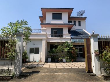 ขาย! บ้านเดี่ยวใจกลางเมือง 3 ชั้น 6 ห้องนอน 6 ห้องน้ำ 1 ห้องแม่บ้าน จอดรถ 3 คัน ขนาด 111 ตรว.  พื้นที่ใช้สอย 500 ตรม. เพียง 16,500,000 บาท