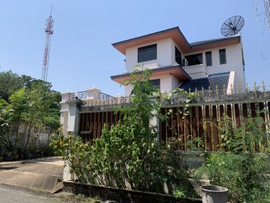 ขาย! บ้านเดี่ยวใจกลางเมือง 3 ชั้น 6 ห้องนอน 6 ห้องน้ำ 1 ห้องแม่บ้าน จอดรถ 3 คัน ขนาด 111 ตรว.  พื้นที่ใช้สอย 500 ตรม. เพียง 16,500,000 บาท