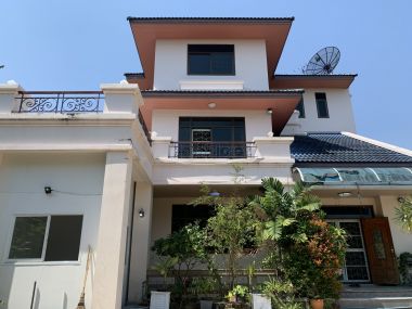 ขาย! บ้านเดี่ยวใจกลางเมือง 3 ชั้น 6 ห้องนอน 6 ห้องน้ำ 1 ห้องแม่บ้าน จอดรถ 3 คัน ขนาด 111 ตรว.  พื้นที่ใช้สอย 500 ตรม. เพียง 16,500,000 บาท