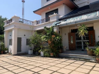 ขาย! บ้านเดี่ยวใจกลางเมือง 3 ชั้น 6 ห้องนอน 6 ห้องน้ำ 1 ห้องแม่บ้าน จอดรถ 3 คัน ขนาด 111 ตรว.  พื้นที่ใช้สอย 500 ตรม. เพียง 16,500,000 บาท