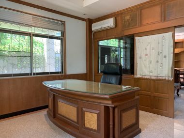 ขาย! บ้านเดี่ยวใจกลางเมือง 3 ชั้น 6 ห้องนอน 6 ห้องน้ำ 1 ห้องแม่บ้าน จอดรถ 3 คัน ขนาด 111 ตรว.  พื้นที่ใช้สอย 500 ตรม. เพียง 16,500,000 บาท