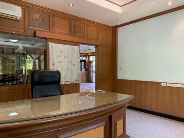 ขาย! บ้านเดี่ยวใจกลางเมือง 3 ชั้น 6 ห้องนอน 6 ห้องน้ำ 1 ห้องแม่บ้าน จอดรถ 3 คัน ขนาด 111 ตรว.  พื้นที่ใช้สอย 500 ตรม. เพียง 16,500,000 บาท