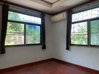 ขาย! บ้านเดี่ยวใจกลางเมือง 3 ชั้น 6 ห้องนอน 6 ห้องน้ำ 1 ห้องแม่บ้าน จอดรถ 3 คัน ขนาด 111 ตรว.  พื้นที่ใช้สอย 500 ตรม. เพียง 16,500,000 บาท