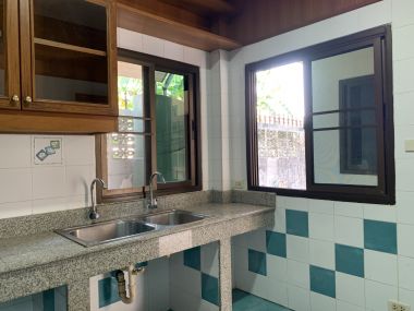 ขาย! บ้านเดี่ยวใจกลางเมือง 3 ชั้น 6 ห้องนอน 6 ห้องน้ำ 1 ห้องแม่บ้าน จอดรถ 3 คัน ขนาด 111 ตรว.  พื้นที่ใช้สอย 500 ตรม. เพียง 16,500,000 บาท