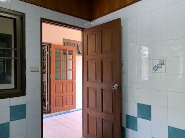 ขาย! บ้านเดี่ยวใจกลางเมือง 3 ชั้น 6 ห้องนอน 6 ห้องน้ำ 1 ห้องแม่บ้าน จอดรถ 3 คัน ขนาด 111 ตรว.  พื้นที่ใช้สอย 500 ตรม. เพียง 16,500,000 บาท