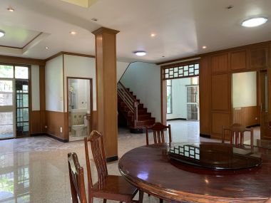 ขาย! บ้านเดี่ยวใจกลางเมือง 3 ชั้น 6 ห้องนอน 6 ห้องน้ำ 1 ห้องแม่บ้าน จอดรถ 3 คัน ขนาด 111 ตรว.  พื้นที่ใช้สอย 500 ตรม. เพียง 16,500,000 บาท