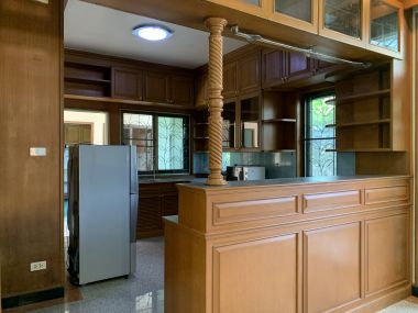 ขาย! บ้านเดี่ยวใจกลางเมือง 3 ชั้น 6 ห้องนอน 6 ห้องน้ำ 1 ห้องแม่บ้าน จอดรถ 3 คัน ขนาด 111 ตรว.  พื้นที่ใช้สอย 500 ตรม. เพียง 16,500,000 บาท