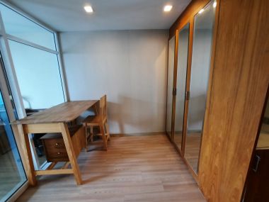 ** Super Deal! ** For rent at Sky Walk Studio with Partition 1 Bathroom 18,000THB/month Fully furnished PROP000257