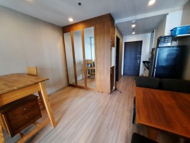 ** Super Deal! ** For rent at Sky Walk Studio with Partition 1 Bathroom 18,000THB/month Fully furnished PROP000257