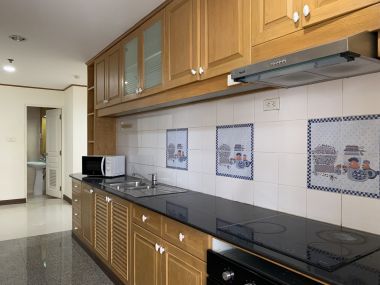 ** ขาย!! ** The Waterford Diamond พร้อมให้คุณเป็นเจ้าของ เพียง 13,600,000บาท ค่าโอนคนละครึ่ง ห้องใหญ่ อยู่สบาย 3 ห้องนอน 3 ห้องน้ำ 144.4ตรม. ใกล้ BTS ทองหล่อ เฟอร์นิเจอร์ครบพร้อมเข้าอยู่