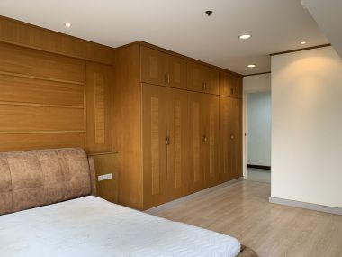 ** ขาย!! ** The Waterford Diamond พร้อมให้คุณเป็นเจ้าของ เพียง 13,600,000บาท ค่าโอนคนละครึ่ง ห้องใหญ่ อยู่สบาย 3 ห้องนอน 3 ห้องน้ำ 144.4ตรม. ใกล้ BTS ทองหล่อ เฟอร์นิเจอร์ครบพร้อมเข้าอยู่