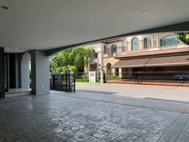 THE GRAND PINKLAO (The Grand Pinklao) Single house 225.80 sq m. Price only 75,000,000 Transfer 50/50