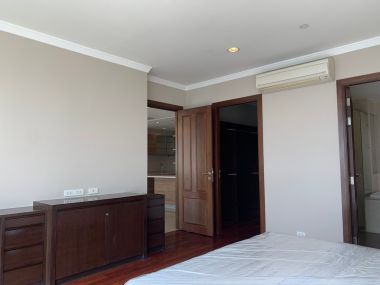 For rent at Fullerton Sukhumvit 3 Bedroom 3 Bathroom 155 sqm. 90,000THB/month Fully furnished (can negotiate)