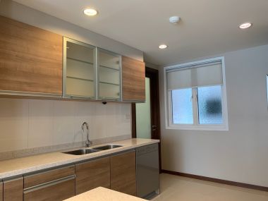 For rent at Fullerton Sukhumvit 3 Bedroom 3 Bathroom 155 sqm. 90,000THB/month Fully furnished (can negotiate)