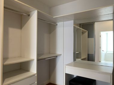 ปล่อยขาย ที่ Siri Residence ราคาดี เพียง 23,600,000บาท ราคานี้รวมค่าใช้จ่ายทุกอย่าง 3 ห้องนอน 3 ห้องน้ำ 140 ตรม ใกล้ BTS พร้อมพงษ์ เฟอร์นิเจอร์ครบพร้อมเข้าอยู่