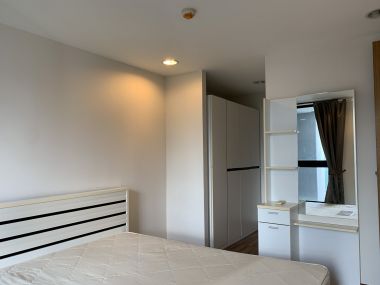 ขาย/เช่า! Zenith Place Sukhumvit 42 ขาย 3,990,000 บาท ค่าโอนคนละครึ่ง เช่าราคาเพียง 15,000บาท/เดือน 1 ห้องนอน 1 ห้องน้ำ 37.58 ตรม. ใกล้ BTS เอกมัย เฟอร์นิเจอร์ครบพร้อมเข้าอยู่ (ต่อรองราคาได้)