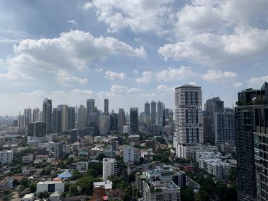 ** HOT ** Noble Remix ให้เช่า ในราคาเพียง 65,000บาท/เดือน 3 ห้องนอน 102.65ตรม. ชั้นสูง++ วิวสวย ห้องใหญ่อยู่สบาย คอนโดเสย BTS ทองหล่อ เฟอร์นิเจอร์ครบพร้อมเข้าอยู่