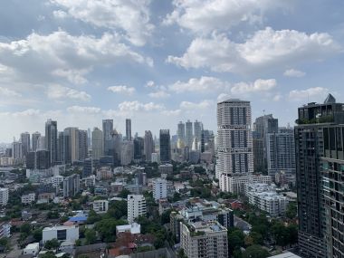 ** HOT ** Noble Remix ให้เช่า ในราคาเพียง 65,000บาท/เดือน 3 ห้องนอน 102.65ตรม. ชั้นสูง++ วิวสวย ห้องใหญ่อยู่สบาย คอนโดเสย BTS ทองหล่อ เฟอร์นิเจอร์ครบพร้อมเข้าอยู่