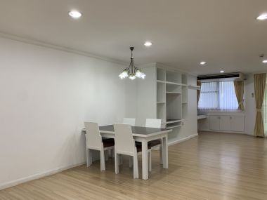 For Rent! at Supalai Place Sukhumvit 39 2 Bedrooms 2 Bathroom 42,000 THB/Month  Fully furnished