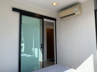 Hot Deal! เช่า/ขาย Zenith Place Sukhumvit 42 ราคาเพียง 12,000บาท/เดือน 1 ห้องนอน 1 ห้องน้ำ 30 ตรม. ใกล้ BTS เอกมัย เฟอร์นิเจอร์ครบพร้อมเข้าอยู่