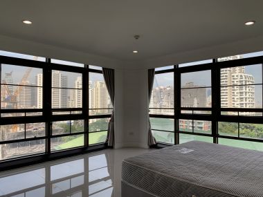 CONDO FOR RENT At The Waterford Park Sukhumvit 53 3 Bedrooms 3 Bathrooms 50,000THB/month Fully furnished