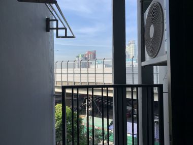 ปล่อยเช่า! The Base Park West Sukhumvit 77 1 ห้องนอน 1 ห้องน้ำ 25 ตรม. ราคาเพียง 10,000 บาท/เดือนใกล้ BTS พระโขนง เฟอร์นิเจอร์ครบพร้อมเข้าอยู่