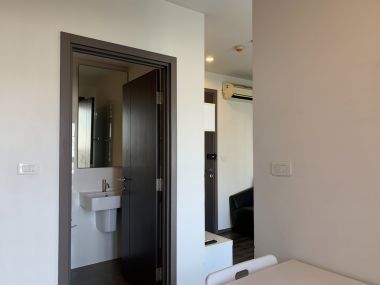 ปล่อยเช่า! The Base Park West Sukhumvit 77 1 ห้องนอน 1 ห้องน้ำ 25 ตรม. ราคาเพียง 10,000 บาท/เดือนใกล้ BTS พระโขนง เฟอร์นิเจอร์ครบพร้อมเข้าอยู่