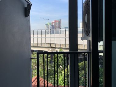 ปล่อยเช่า! The Base Park West Sukhumvit 77 1 ห้องนอน 1 ห้องน้ำ 25 ตรม. ราคาเพียง 10,000 บาท/เดือนใกล้ BTS พระโขนง เฟอร์นิเจอร์ครบพร้อมเข้าอยู่