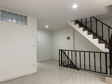 ขาย/เช่า Home Office พระราม 3 ซอย 41 ขาย 17,000,000 บาท เช่าเพียง 70,000บาท/เดือน 4 ชั้น 3 ห้องน้ำ ขนาด 35 ตรว. พื้นที่ใช้สอย 250 ตรม. มี Rooftop ใกล้ BTS วัดดอกไม้