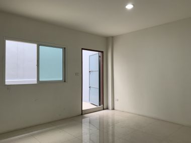 ขาย/เช่า Home Office พระราม 3 ซอย 41 ขาย 17,000,000 บาท เช่าเพียง 70,000บาท/เดือน 4 ชั้น 3 ห้องน้ำ ขนาด 35 ตรว. พื้นที่ใช้สอย 250 ตรม. มี Rooftop ใกล้ BTS วัดดอกไม้