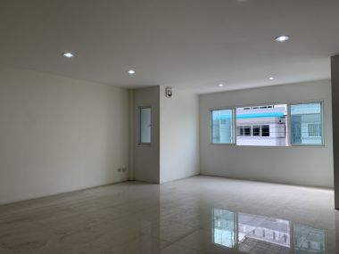 ขาย/เช่า Home Office พระราม 3 ซอย 41 ขาย 17,000,000 บาท เช่าเพียง 70,000บาท/เดือน 4 ชั้น 3 ห้องน้ำ ขนาด 35 ตรว. พื้นที่ใช้สอย 250 ตรม. มี Rooftop ใกล้ BTS วัดดอกไม้
