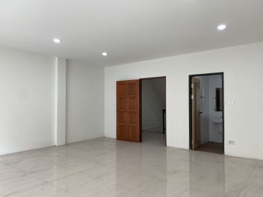 ขาย/เช่า Home Office พระราม 3 ซอย 41 ขาย 17,000,000 บาท เช่าเพียง 70,000บาท/เดือน 4 ชั้น 3 ห้องน้ำ ขนาด 35 ตรว. พื้นที่ใช้สอย 250 ตรม. มี Rooftop ใกล้ BTS วัดดอกไม้