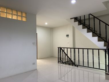 ขาย/เช่า Home Office พระราม 3 ซอย 41 ขาย 17,000,000 บาท เช่าเพียง 70,000บาท/เดือน 4 ชั้น 3 ห้องน้ำ ขนาด 35 ตรว. พื้นที่ใช้สอย 250 ตรม. มี Rooftop ใกล้ BTS วัดดอกไม้