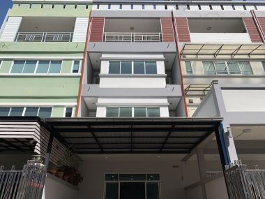 ขาย/เช่า Home Office พระราม 3 ซอย 41 ขาย 17,000,000 บาท เช่าเพียง 70,000บาท/เดือน 4 ชั้น 3 ห้องน้ำ ขนาด 35 ตรว. พื้นที่ใช้สอย 250 ตรม. มี Rooftop ใกล้ BTS วัดดอกไม้