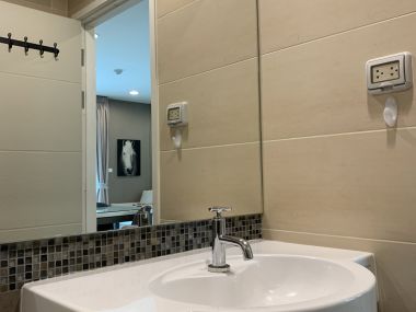 Sell ​​Centric Sathorn - Saint Louis 2 bedrooms, 2 bathrooms, price only 15,000,000 baht Half transfer fee, near BTS St. Louis, fully furnished, ready to move in Code 2792