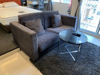 ** Hot Deal! ** For rent/sale at The Clover Thonglor 1 Bedroom 1 Bathroom Size : 40Sq.m.  Fully furnished Code