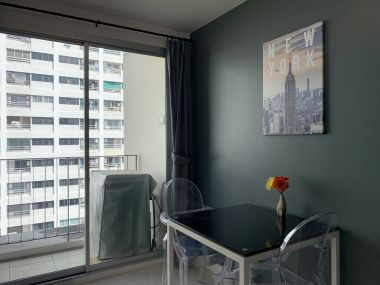 ** Hot Deal! ** For rent/sale at The Clover Thonglor 1 Bedroom 1 Bathroom Size : 39 Sq.m. Fully furnished Code 2794