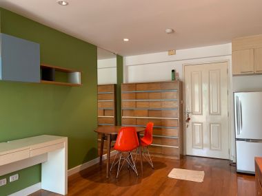 Sell/rent!! Plus 38 Hip, price 4,900,000 baht, rent for only 22,000 baht/month Large room, comfortable, size 50 sq m., near BTS Thonglor, fully furnished, ready to move in.