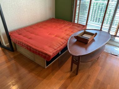 Sell/rent!! Plus 38 Hip, price 4,900,000 baht, rent for only 22,000 baht/month Large room, comfortable, size 50 sq m., near BTS Thonglor, fully furnished, ready to move in.