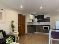 Rent Baan Chan for only 28,000 baht/month. 2 bedrooms, bathrooms, 70 sq m., near BTS Sukhumvit, Khlong Tan Nua, Wattana, Bangkok, ready to move in.