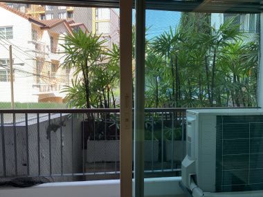 Rent/Sale! at 9,590,000 transfer 50/50 Residence 52 1 Bedroom 1 Bathroom 87 Sqm. 43,000THB/Month Fully furnished