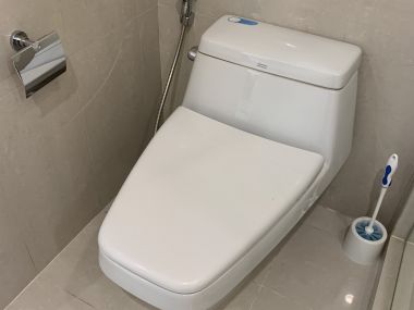 Rent/Sale! at Q Langsuan 29,500,000 transfer 50/50  2 Bedroom 2  Bathroom 81 Sqm. 85,000THB/Month Fully furnished