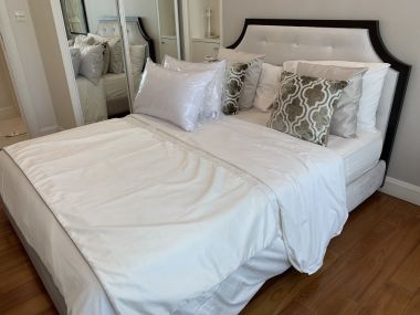 Rent/Sale! at Q Langsuan 29,500,000 transfer 50/50  2 Bedroom 2  Bathroom 81 Sqm. 85,000THB/Month Fully furnished