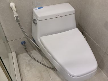 Rent/Sale! at Q Langsuan 29,500,000 transfer 50/50  2 Bedroom 2  Bathroom 81 Sqm. 85,000THB/Month Fully furnished