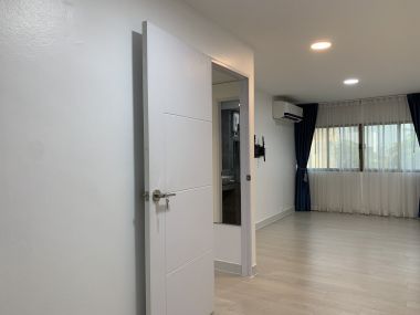 ** Hot Deal! ** For sale at Thonglor Tower 3,590,000THB Transfers free 50/50 1 Bedroom 1 Bathroom Fully furnished