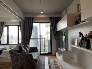 ปล่อยเช่า Blocs 77 ในราคาเช่าเพียง 19,000บาท/เดือน 1 ห้องนอน 1 ห้องน้ำ 40ตรม. ใกล้ BTS อ่อนนุช เฟอร์นิเจอร์ครบพร้อมเข้าอยู่