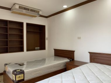 For rent at Fifty Fifth Tower 45,000THB/month 3Bedroom 2 Bathroom Fully furnished