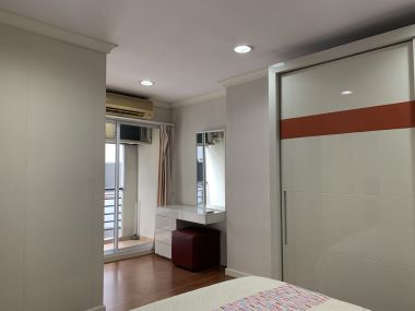 ปล่อยเช่า Lumpini Suite Sukhumvit 41 ในราคาเช่าเพียง 28,000บาท/เดือน 2 ห้องนอน 2 ห้องน้ำ 60ตรม.  เฟอร์นิเจอร์ครบพร้อมเข้าอยู่