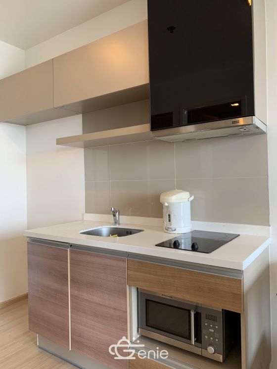 ปล่อยเช่า/ขาย! Rhythum Sukhumvit 50  ในราคาเพียง 17,00บาท/เดือน ชั้น10 ขายในราคาเพียง 4,850,000 รวมค่าใช้จ่ายทุกอย่าง 1 ห้องนอน 1 ห้องน้ำ 35ตรม.  ใกล้ BTS อ่อนนุช เฟอร์นิเจอร์ครบพร้อมเข้าอยู่ รหัส 2931