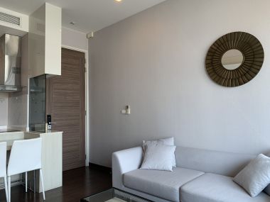 ปล่อยเช่า! Q ASOKE ในราคาเพียง 40,00บาท/เดือน 2 ห้องนอน 2 ห้องน้ำ 65ตรม. ใกล้ MRT เพรชบุรี เฟอร์นิเจอร์ครบพร้อมเข้าอยู่ รหัส 2935